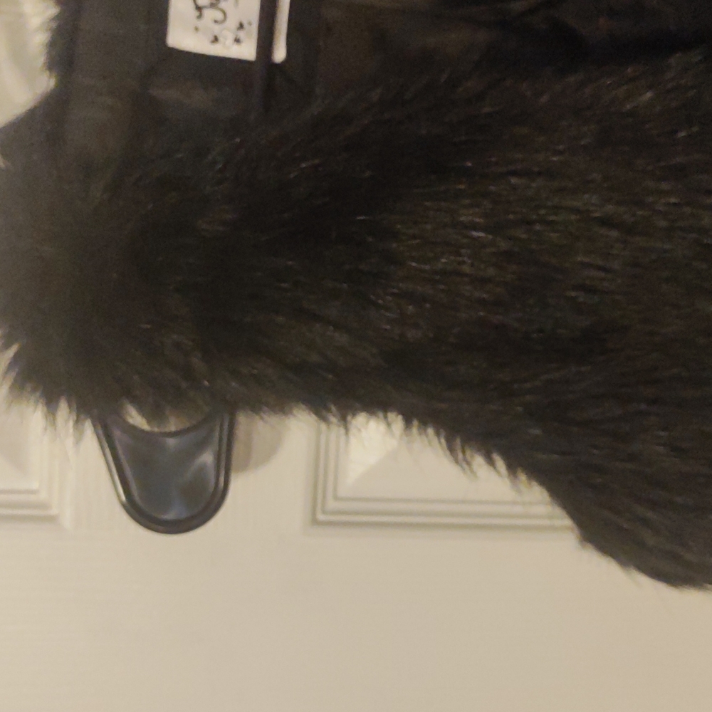 Donated - Faux Fur Soft Winter Vest, Black (GIRL XL-18/Women S) - Picture 9 of 9